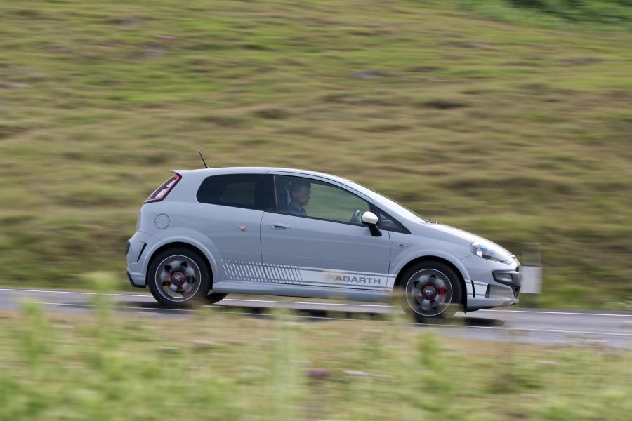  Abarth Punto Evo (199) 2010 года  (UK) (фото 8 из 45)